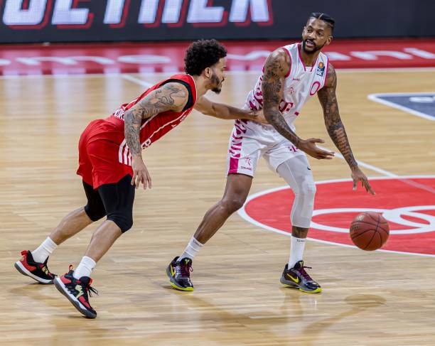 他更是通过 他更是通过